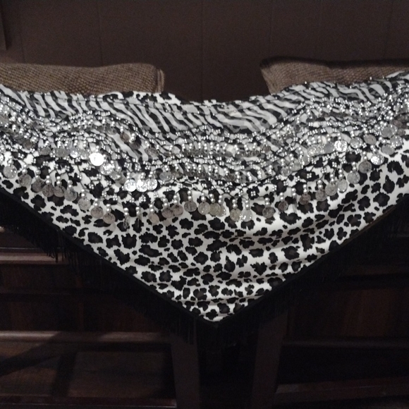 2 animal print scarves - Picture 1 of 4